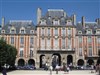Visite guidée : Parcours complet du Marais, hôtels particuliers entre cours et jardins, tours médiévales ,place des Vosges | Par Artémise - 