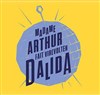 Madame Arthur fait virevolter Dalida - 